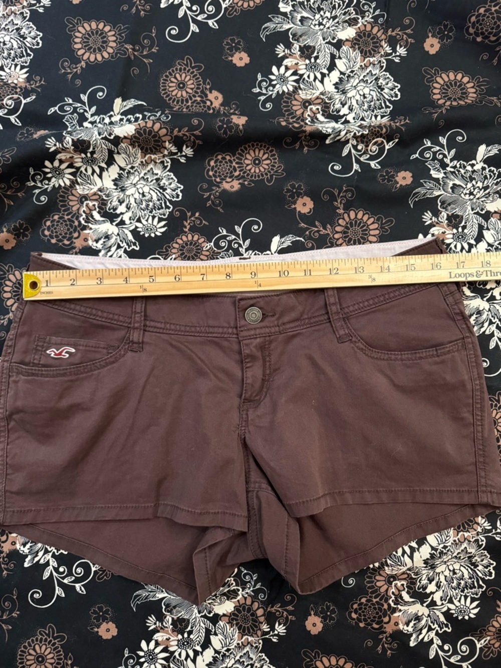 Hollister Ultra Low-Rise Interior Pattern Waistband Twill Shortie Shorts - Picture 6 of 9